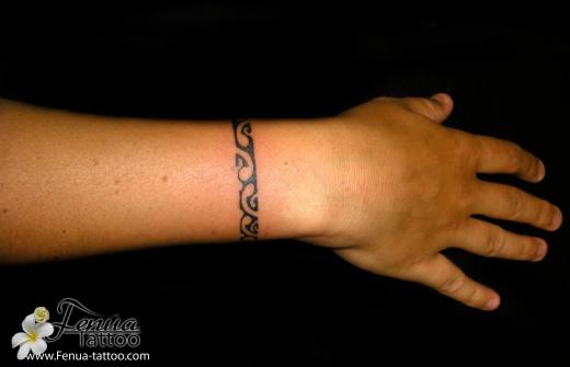 9b°) tatouage bracelet polynesien